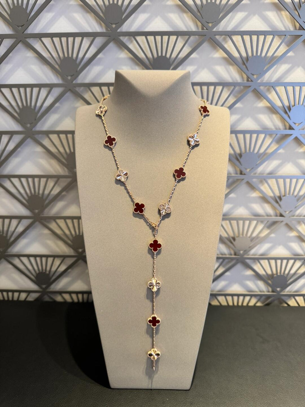 [BIJOUX]COLLIER LASER EN CORNALINE À 20 MOTIFS TRÈFLE