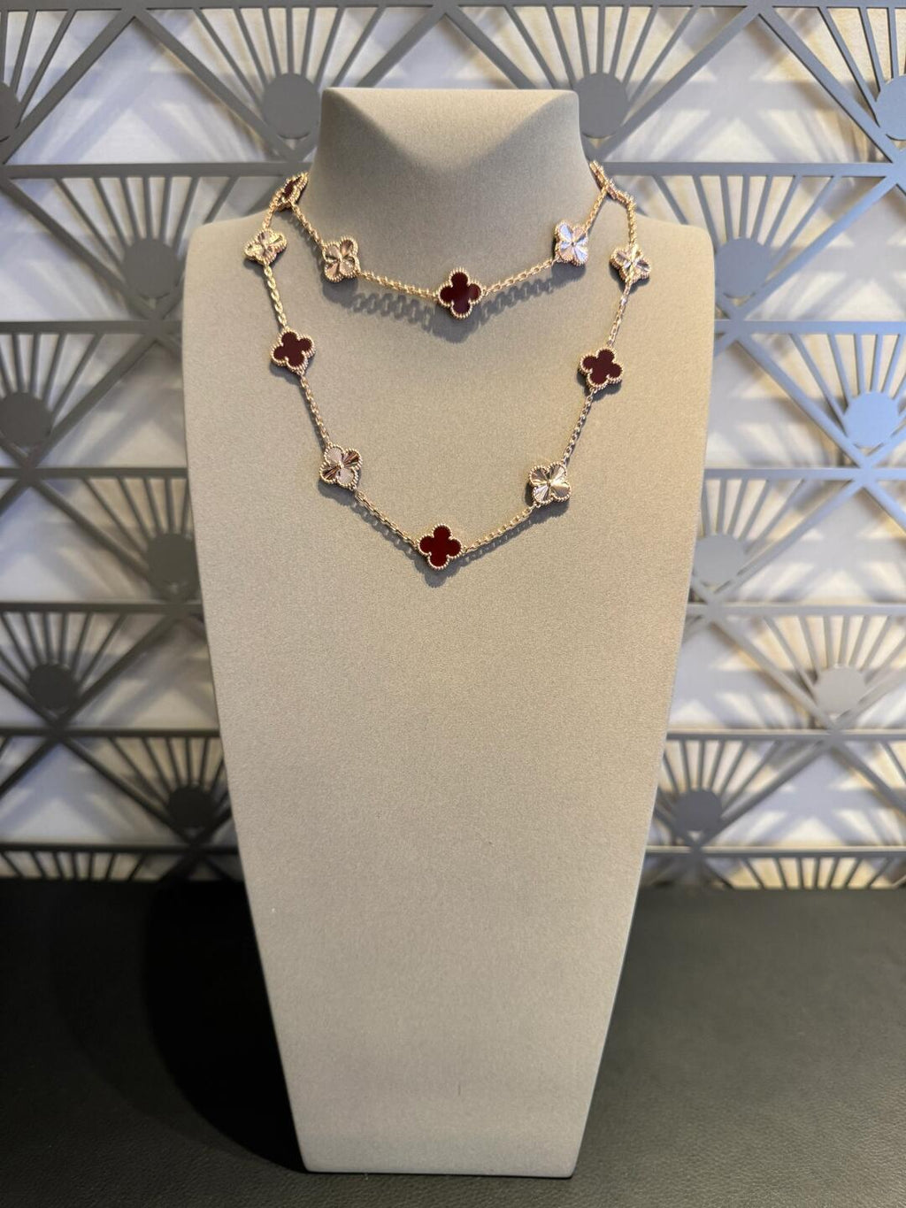 [BIJOUX]COLLIER LASER EN CORNALINE À 20 MOTIFS TRÈFLE