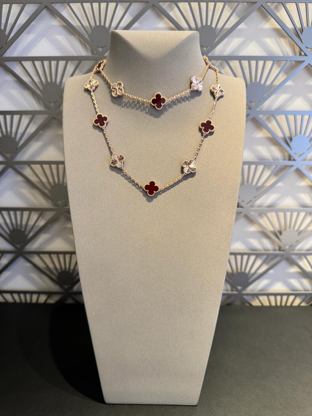 [BIJOUX]COLLIER LASER EN CORNALINE À 20 MOTIFS TRÈFLE