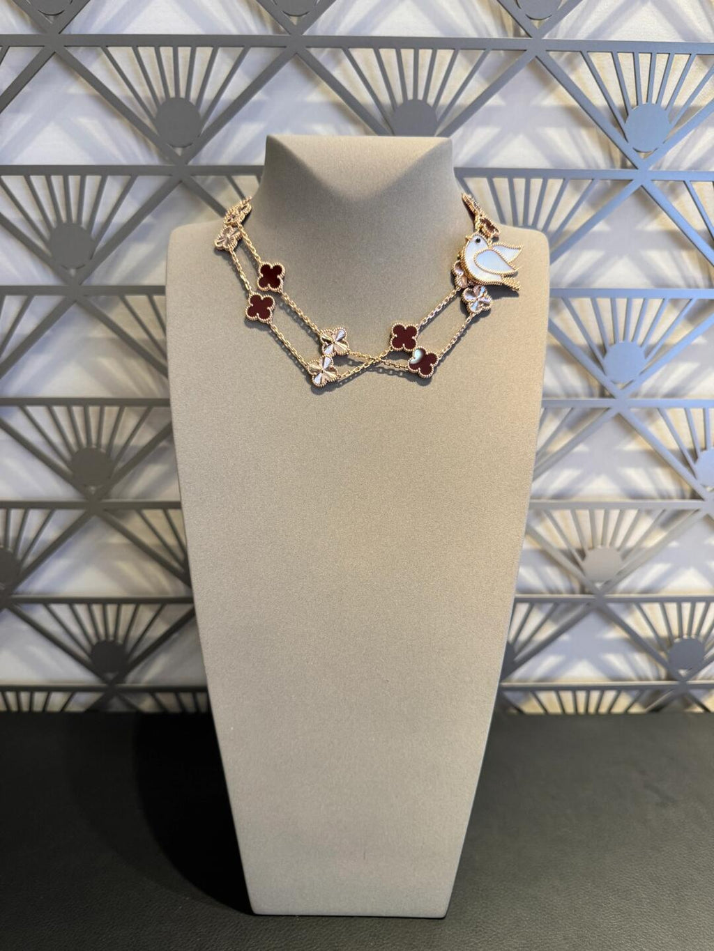 [BIJOUX]COLLIER LASER EN CORNALINE À 20 MOTIFS TRÈFLE
