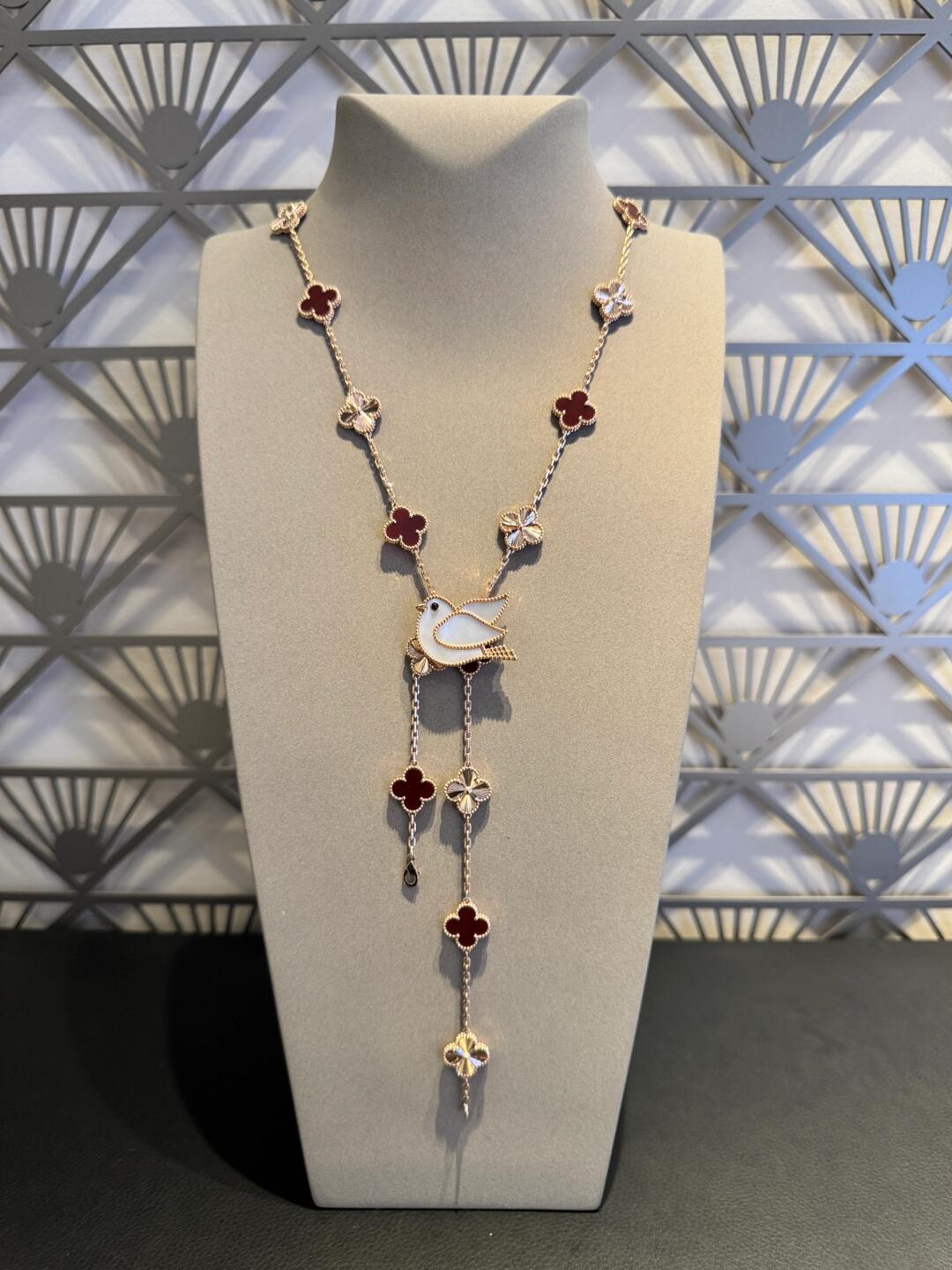 [BIJOUX]COLLIER LASER EN CORNALINE À 20 MOTIFS TRÈFLE