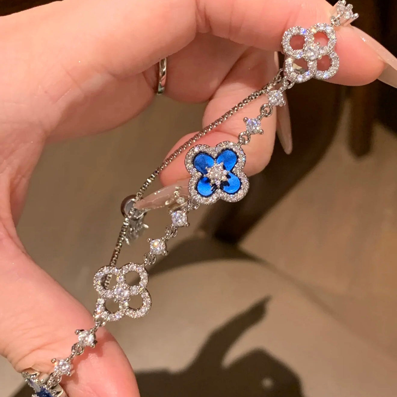 [BIJOUX] BRACELET TRÈFLE 5 MOTIFS ROSE BLEU ROUGE BLANC