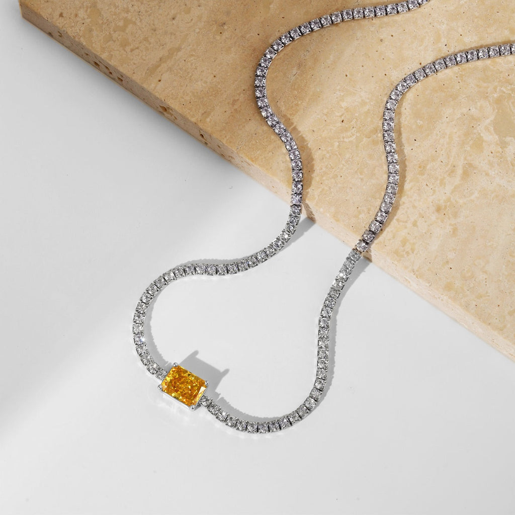 [Goodv]2.0 carat Ornate Emerald Cut Necklace