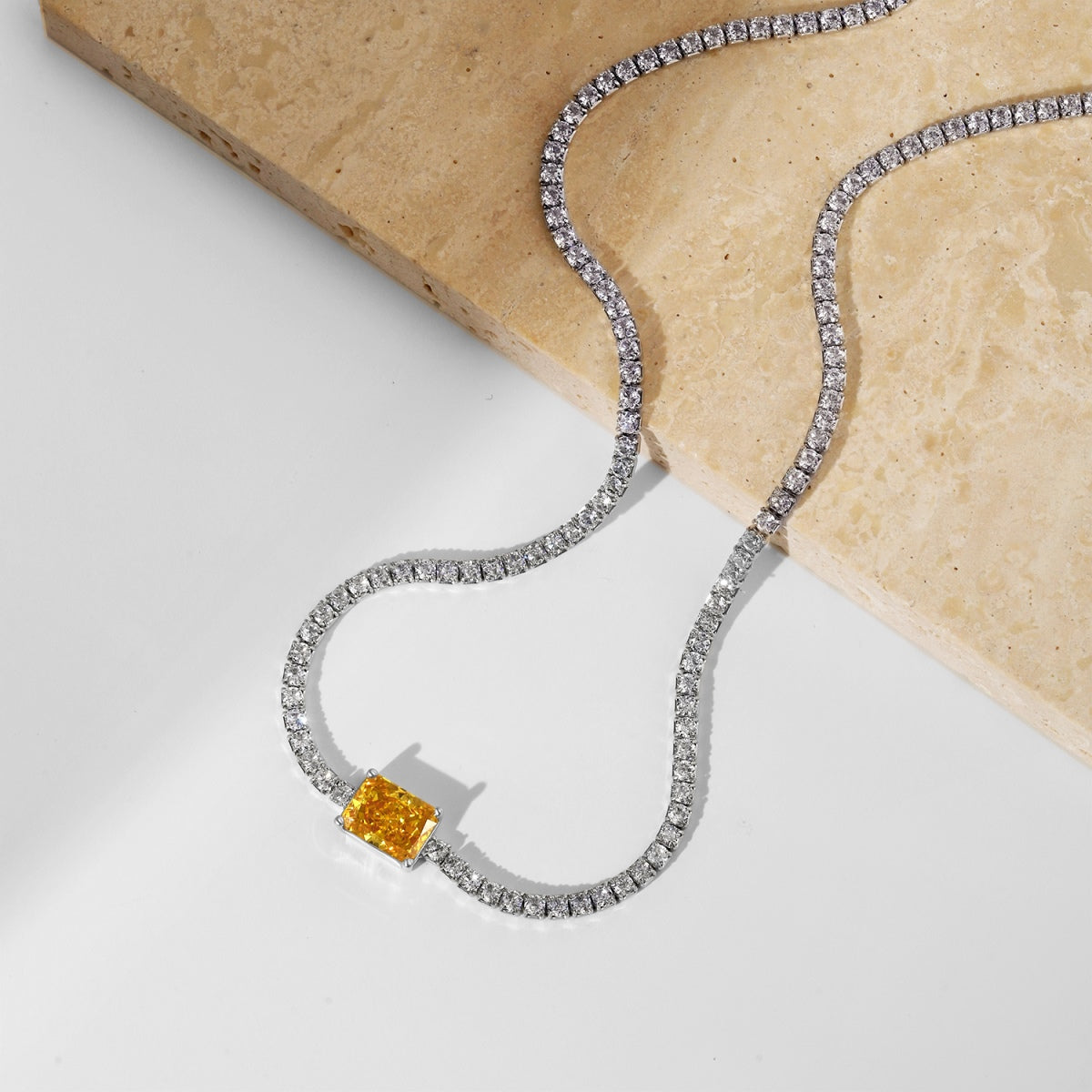 [Goodv]2.0 carat Ornate Emerald Cut Necklace