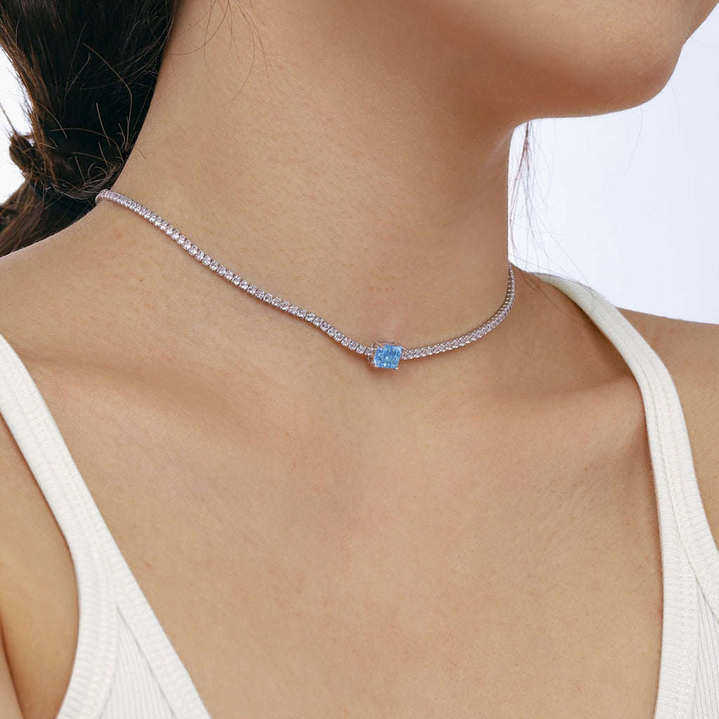 [Goodv]2.0 carat Ornate Emerald Cut Necklace