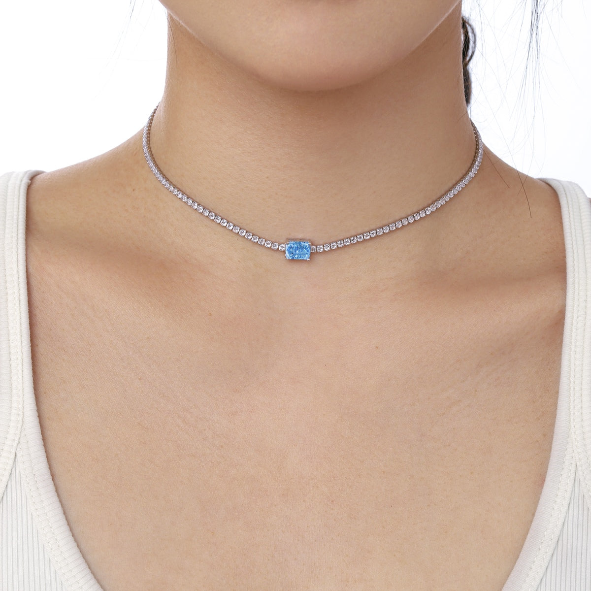 [Goodv]2.0 carat Ornate Emerald Cut Necklace