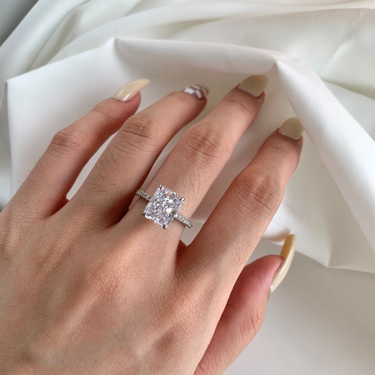 [Goodv]4.0 Carat Luxurious Engagement Ring