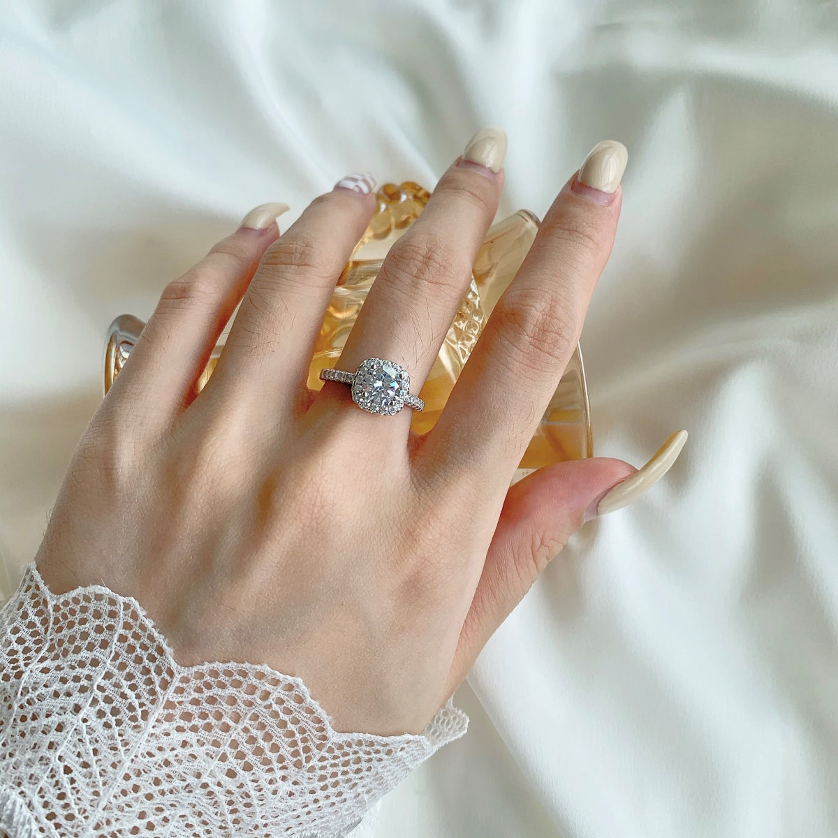 [Goodv]Dazzling Resplendent Round Cut Wedding Ring
