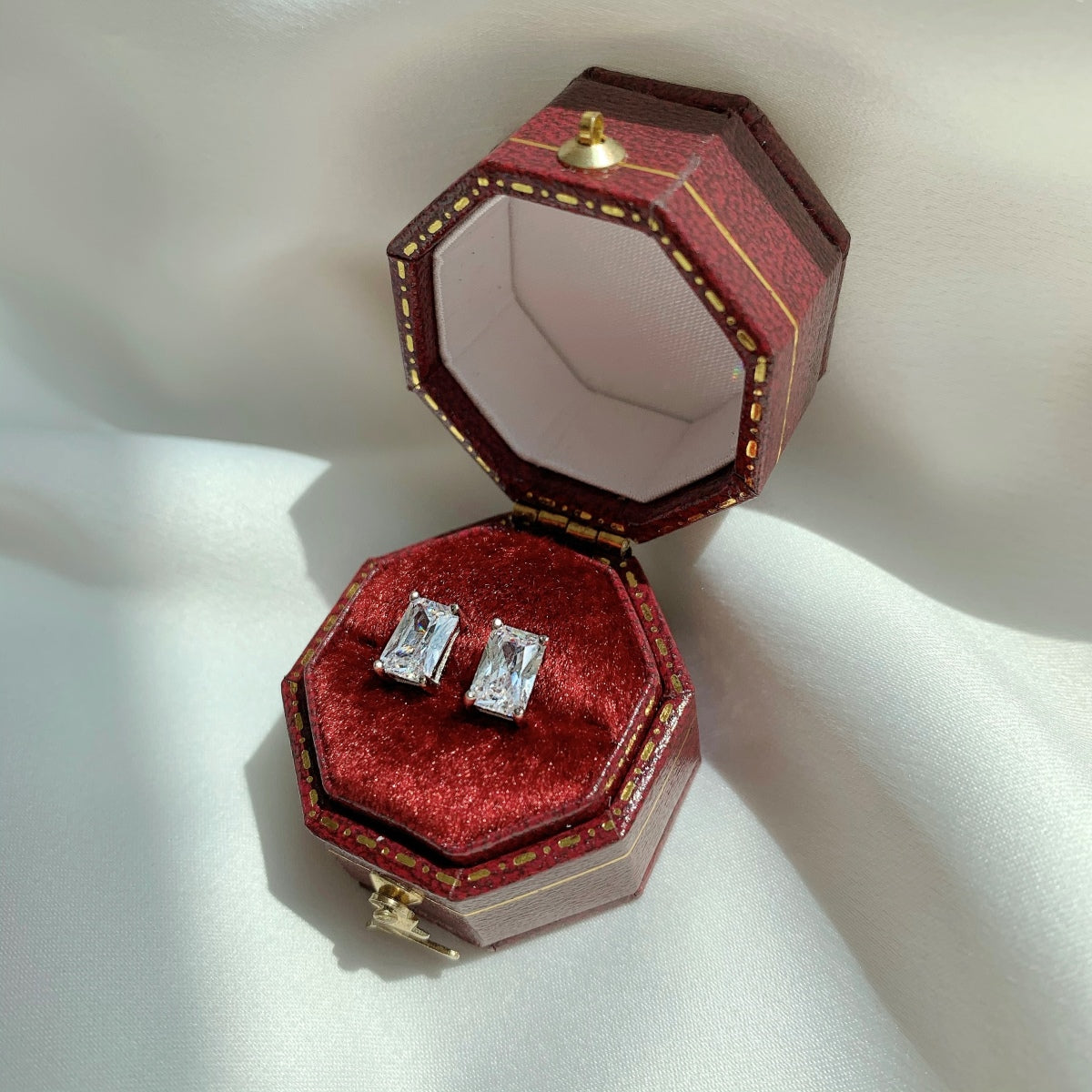 [Goodv]Stylish Shiny Rectangular Center Stone Stud Earrings