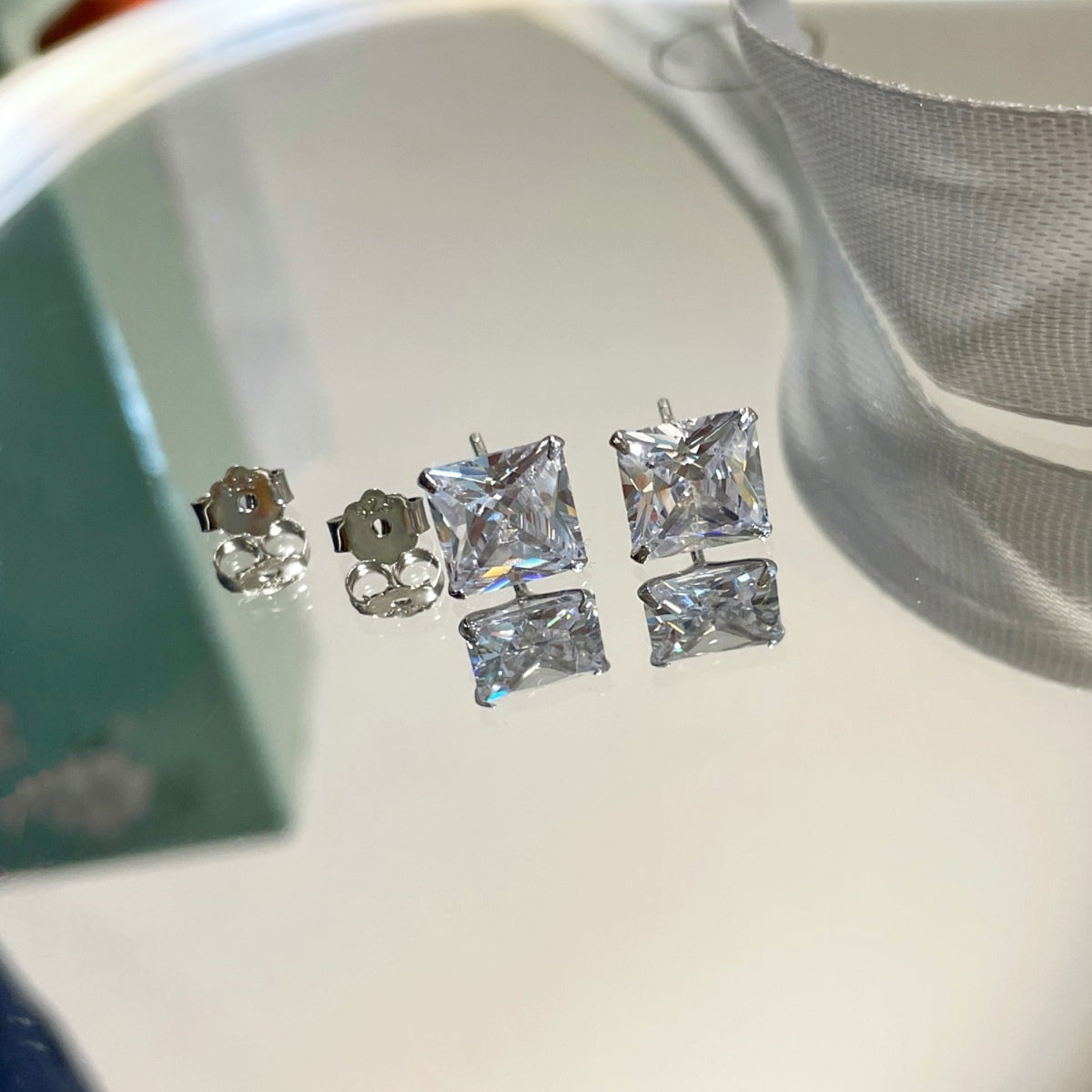 [Goodv]Ornate Square Shape Earrings