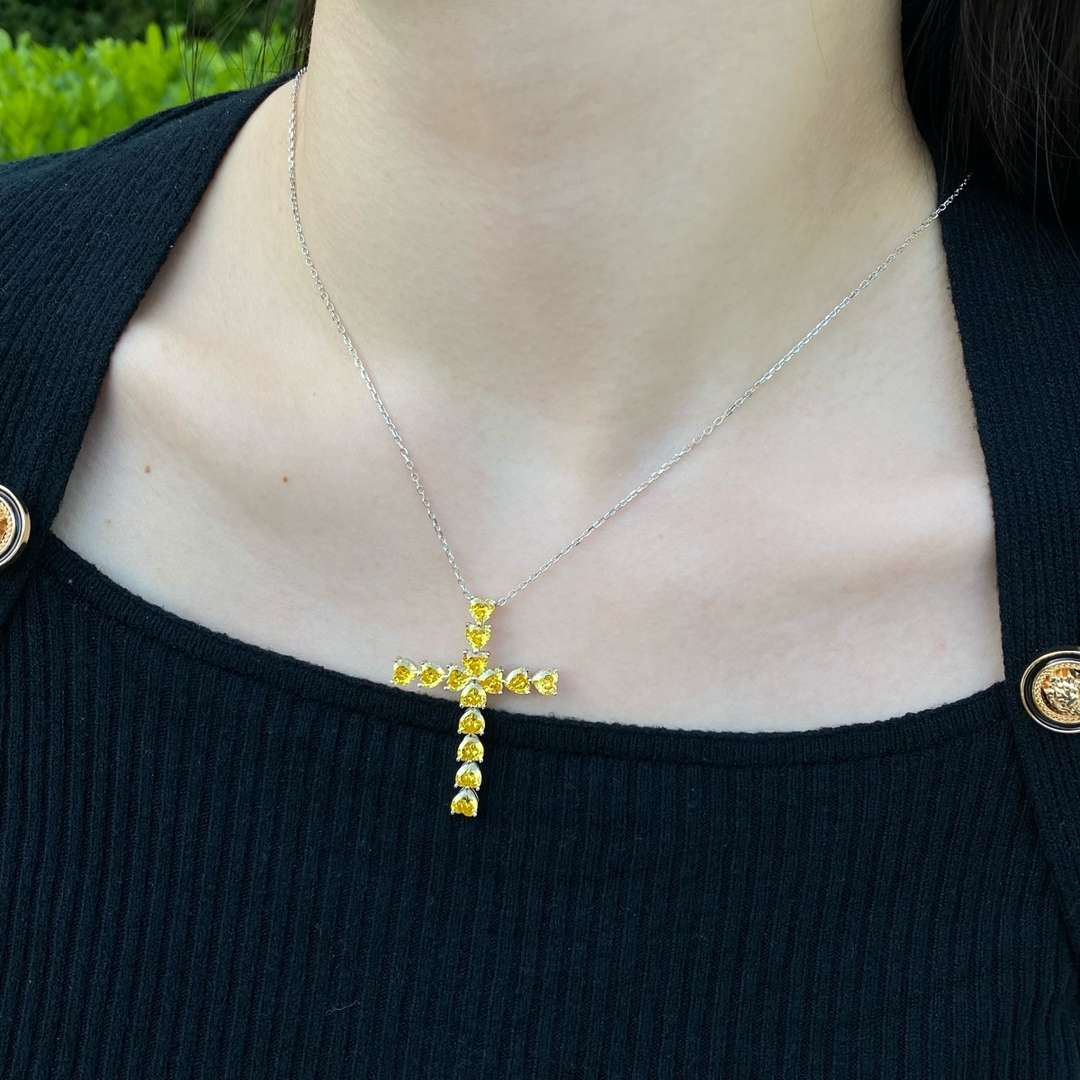 [Goodv]Radiant Cross Shape Necklace
