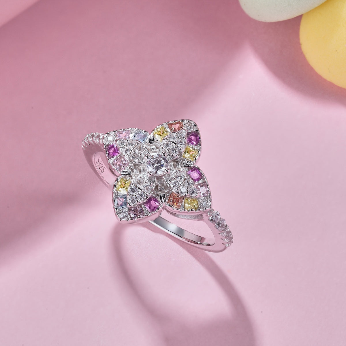 [Goodv]Luxurious Colorful Flower Shape Banquet Ring