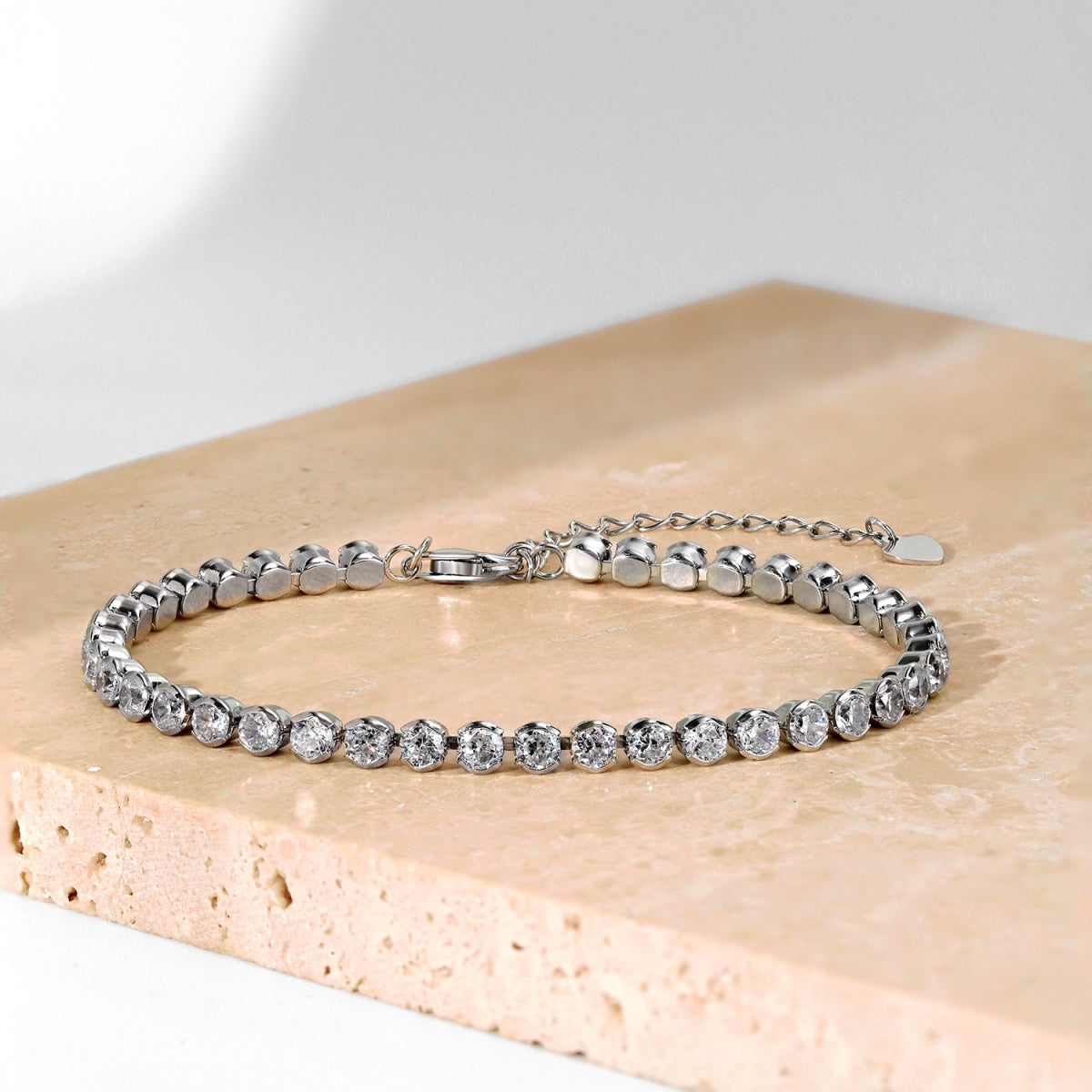 [Goodv] Bracelet quotidien à coupe ronde scintillante et ornée