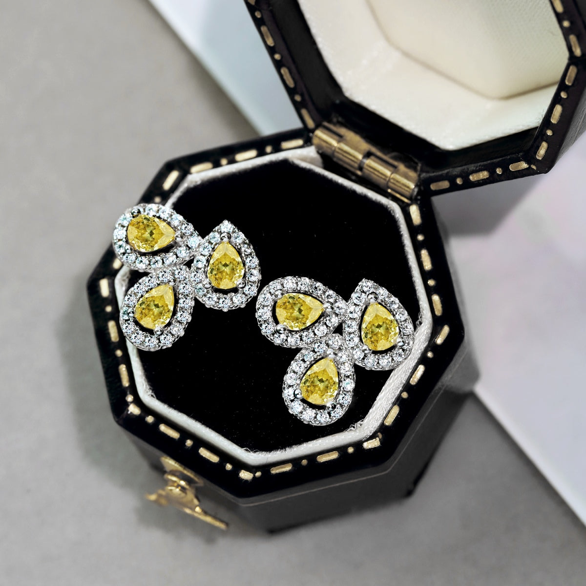 [Goodv]Ornate Flower Shape Pear Cut Lover Earrings