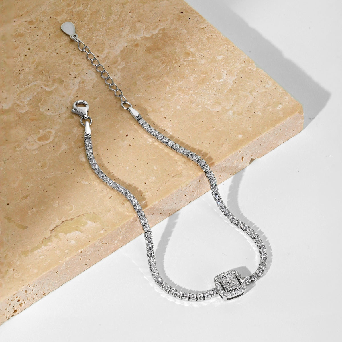 [Goodv] Bracelet de banquet luxueux et éblouissant de forme carrée
