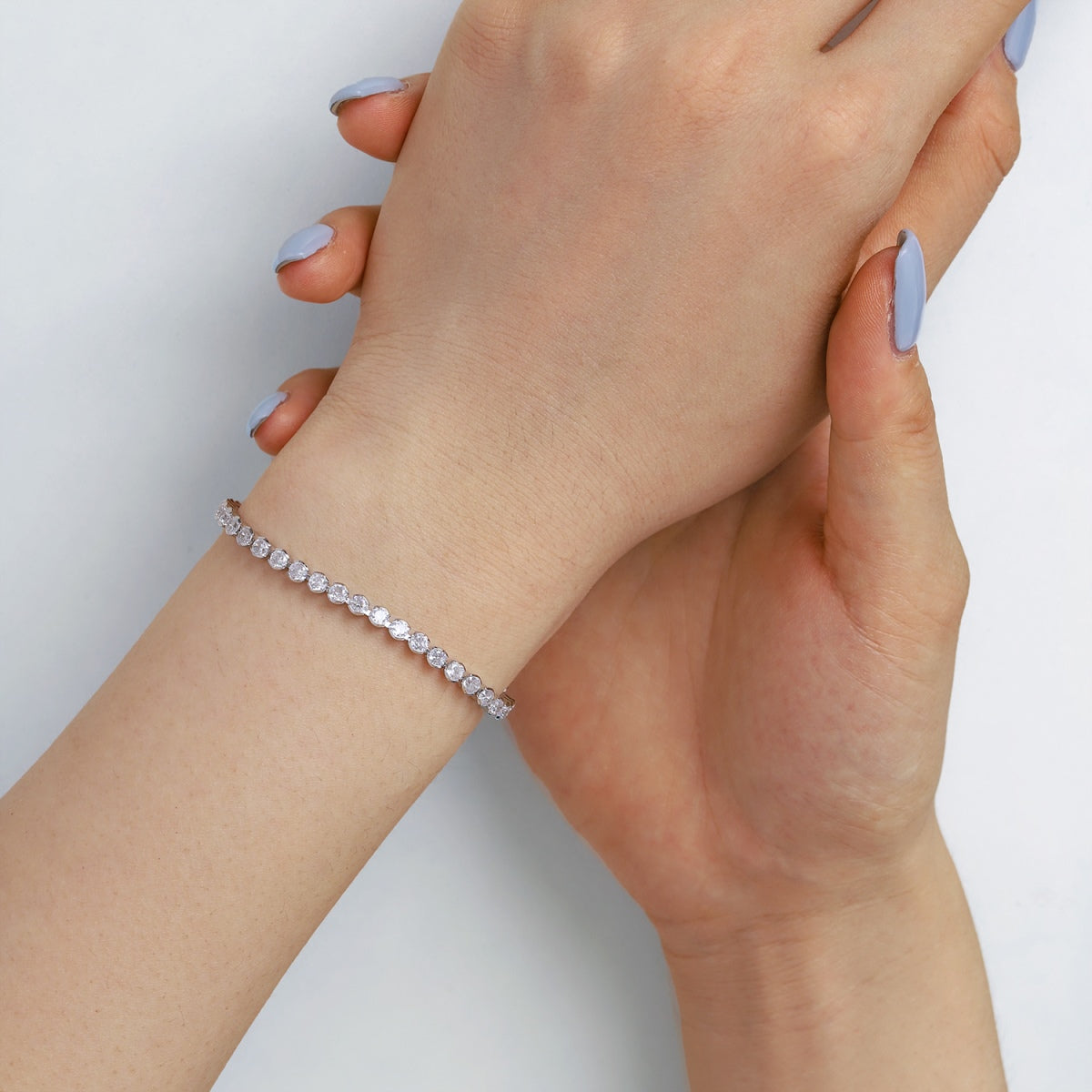 [Goodv] Bracelet quotidien à coupe ronde scintillante et ornée