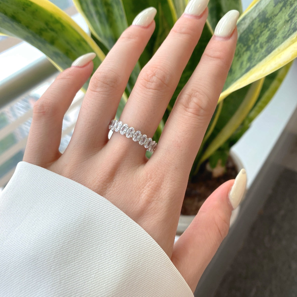 [Goodv]Ornate Oval Cut Tennis Ring