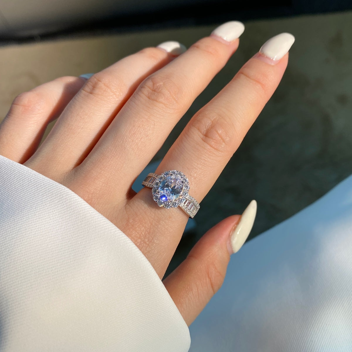[Goodv]1.5 Carat Dazzling Charming Oval Cut Banquet Ring