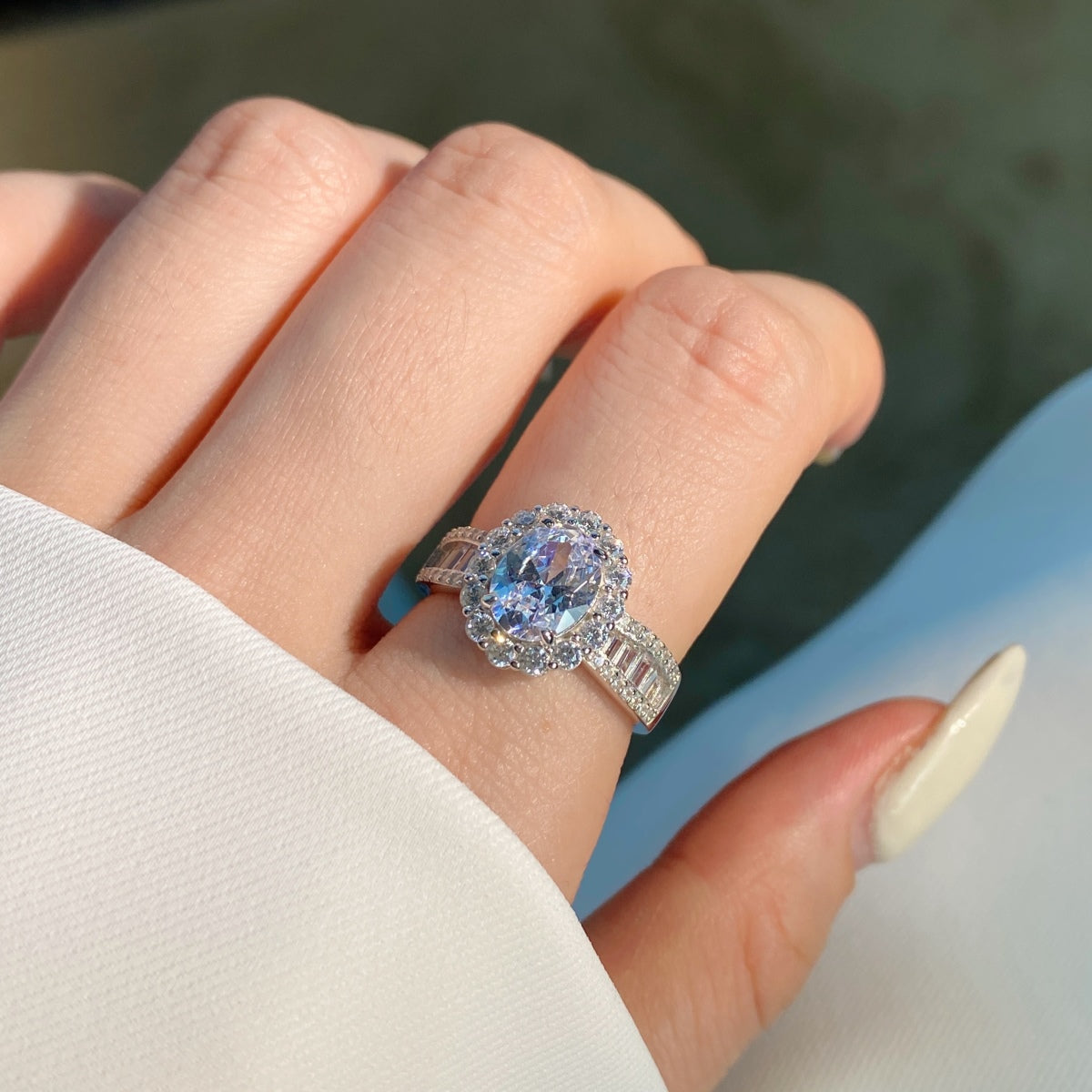 [Goodv]1.5 Carat Dazzling Charming Oval Cut Banquet Ring