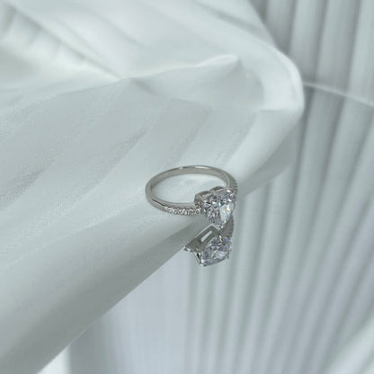 [Goodv]2.0 Carat Dazzling Lustrous Heart Cut Lover Ring