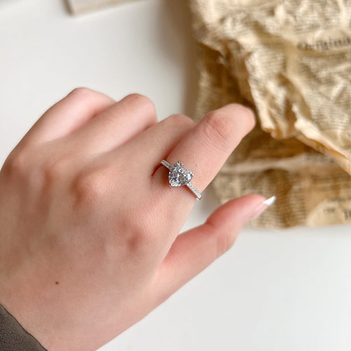 [Goodv]2.0 Carat Dazzling Lustrous Heart Cut Lover Ring