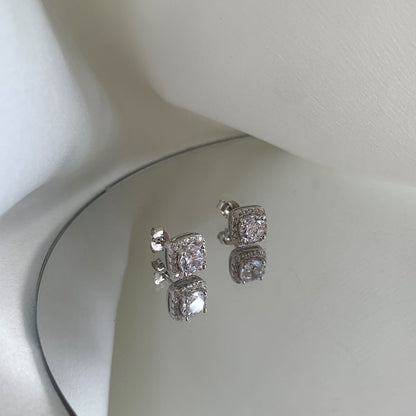 [Goodv]Classic Round Center Stone Stud Earrings