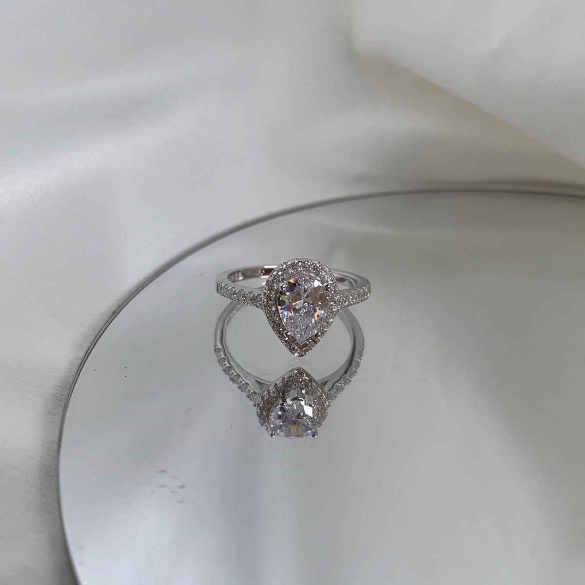 [Goodv]1.0 Carat Luxurious Resplendent Water Drop Shape Wedding Ring