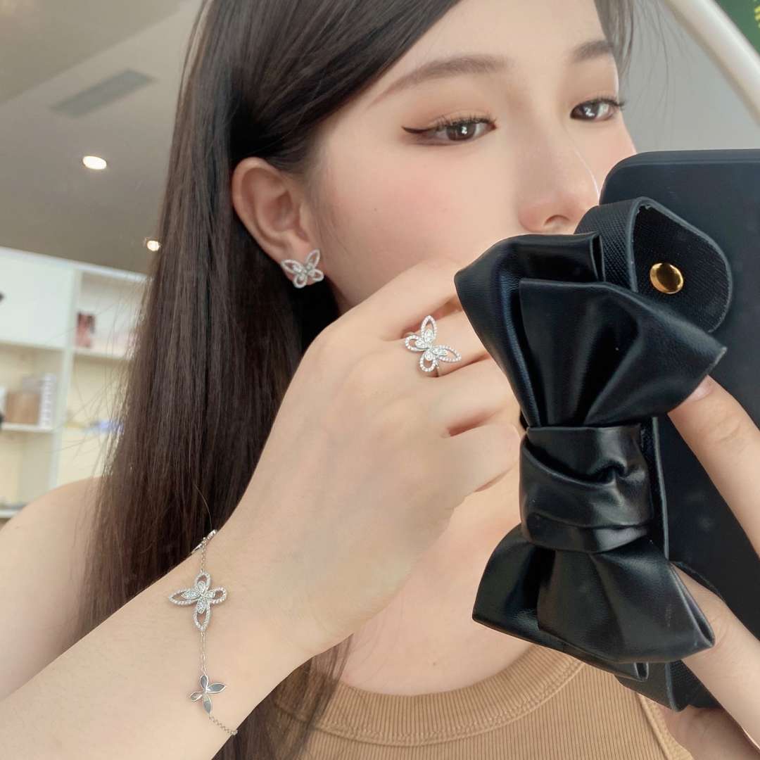 [Goodv]Delicate Butterfly Pendant Bracelet
