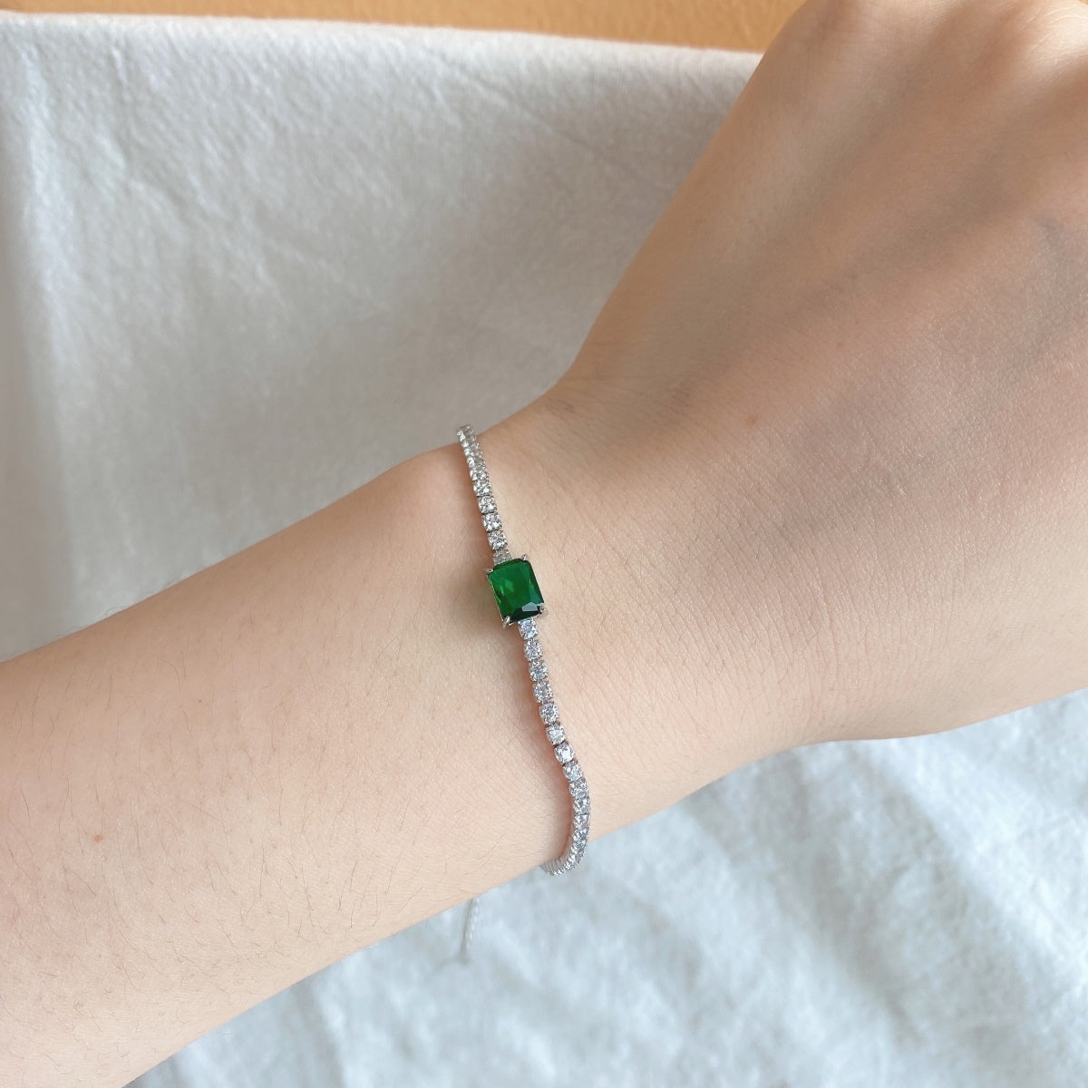[Goodv] Bracelet de banquet unique en émeraude taillée de 1,0 carat