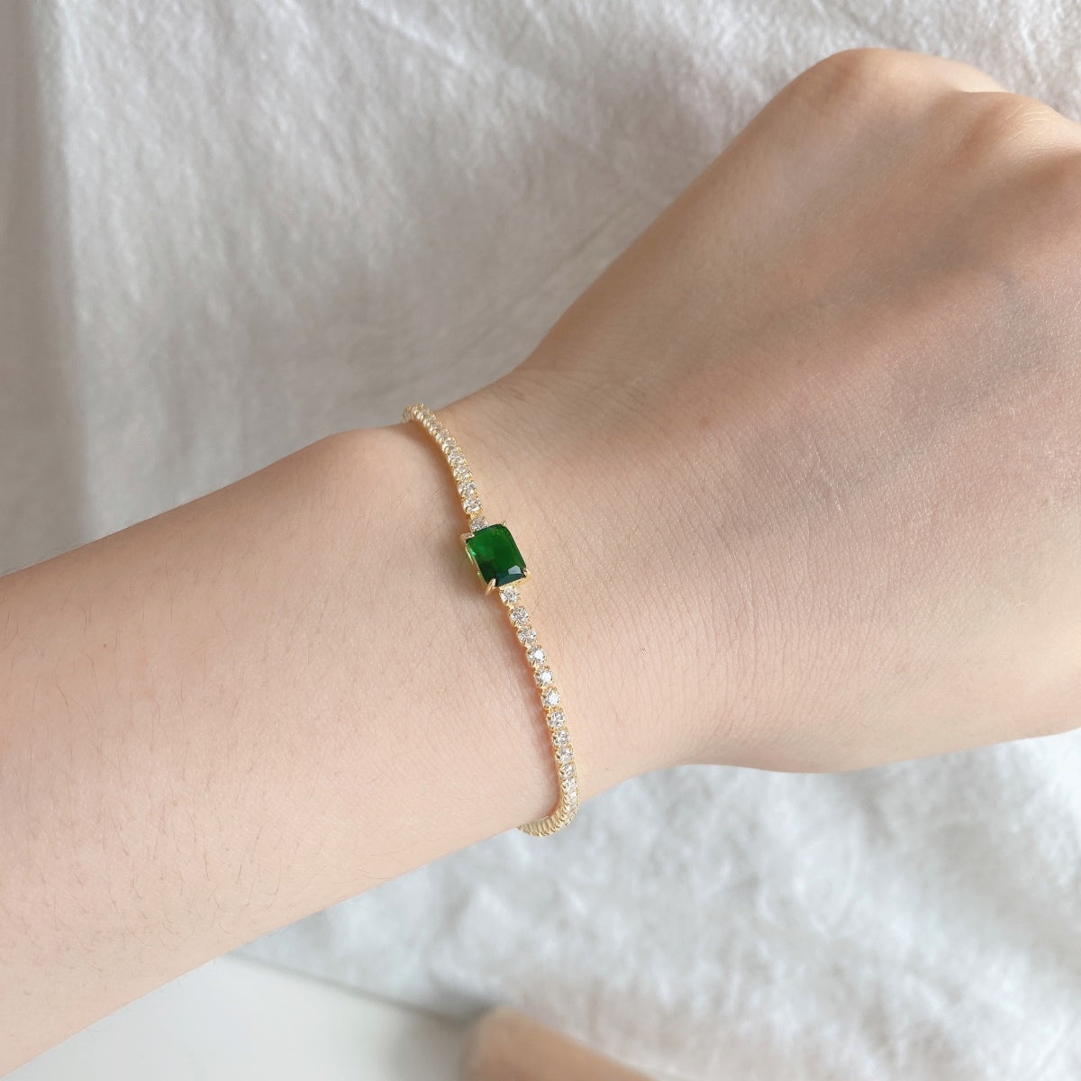 [Goodv] Bracelet de banquet unique en émeraude taillée de 1,0 carat