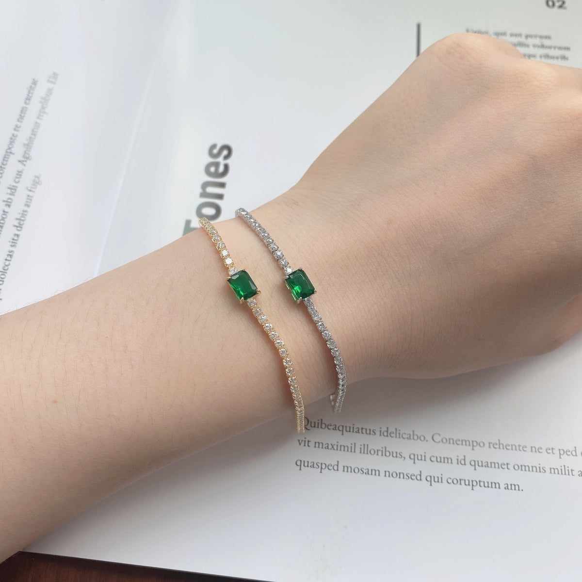 [Goodv] Bracelet de banquet unique en émeraude taillée de 1,0 carat