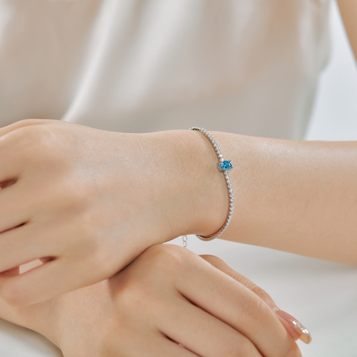 [Goodv] Bracelet quotidien exquis à taille ovale de 0,75 carat