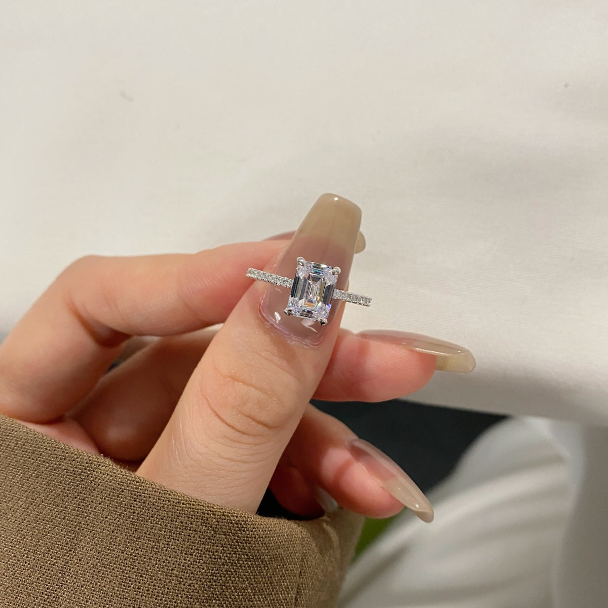 [Goodv] Bague de fête scintillante et ornée de 2,0 carats à coupe radiante