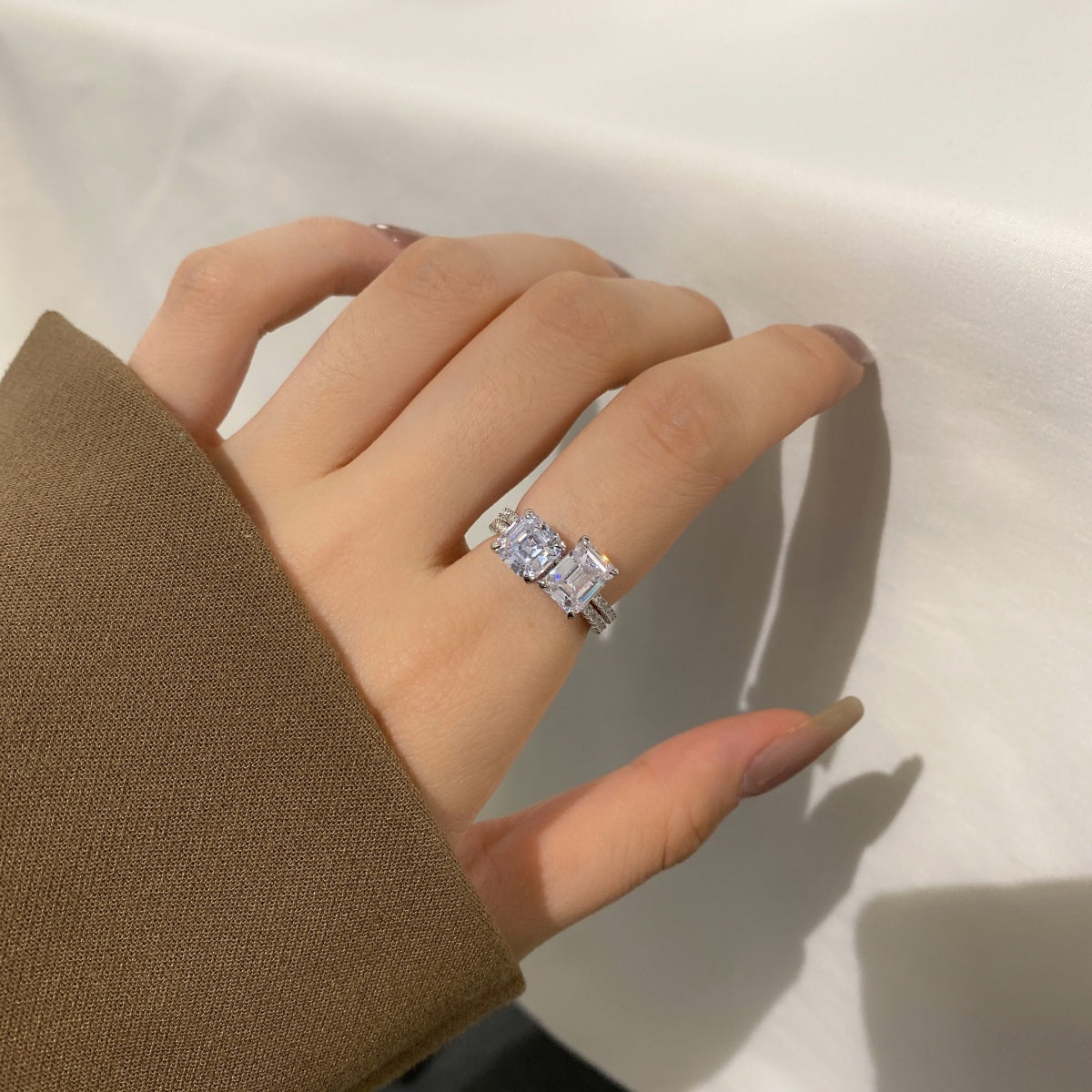 [Goodv] Bague de fête scintillante et ornée de 2,0 carats à coupe radiante