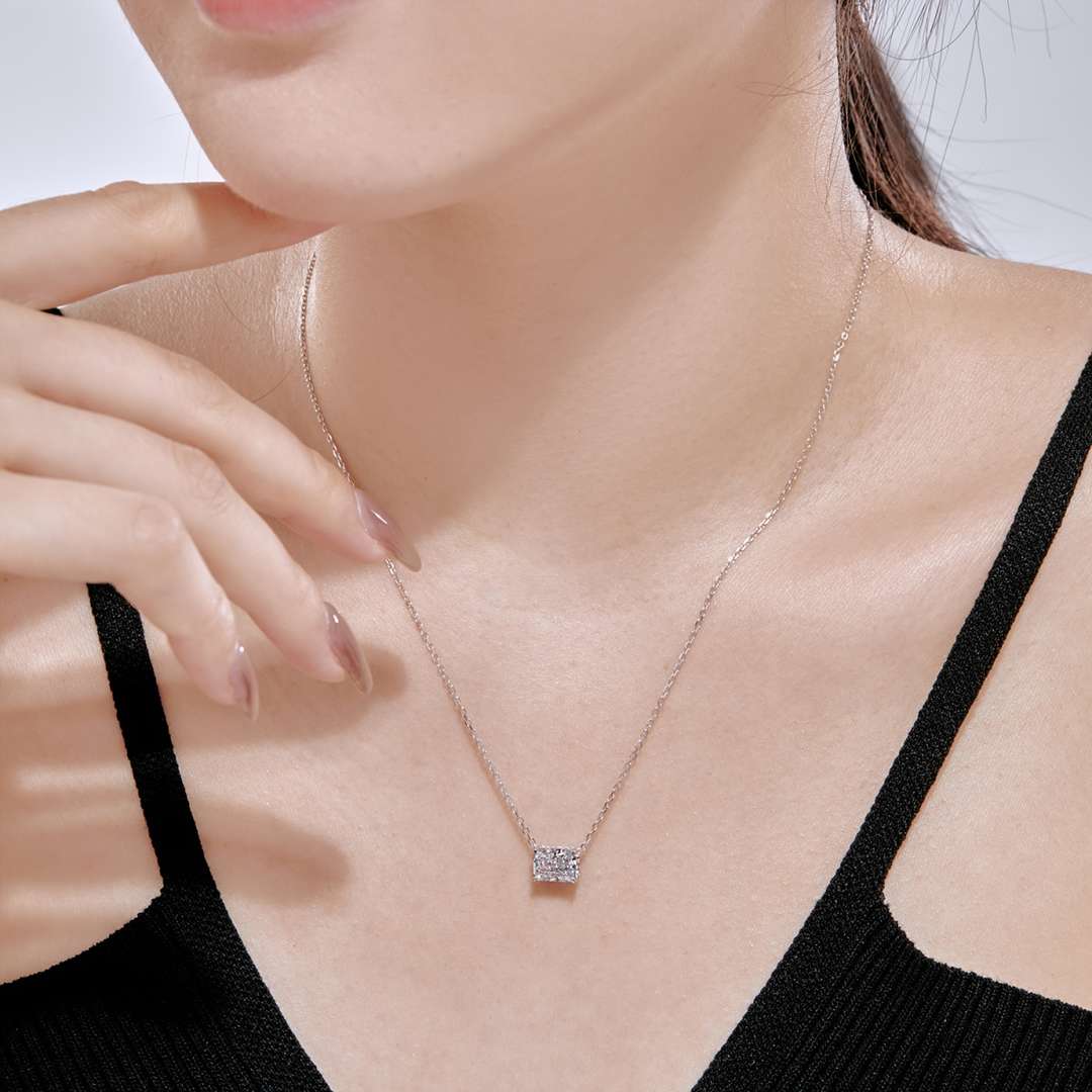 [Goodv]Luxurious Square Shape Colorful Necalack