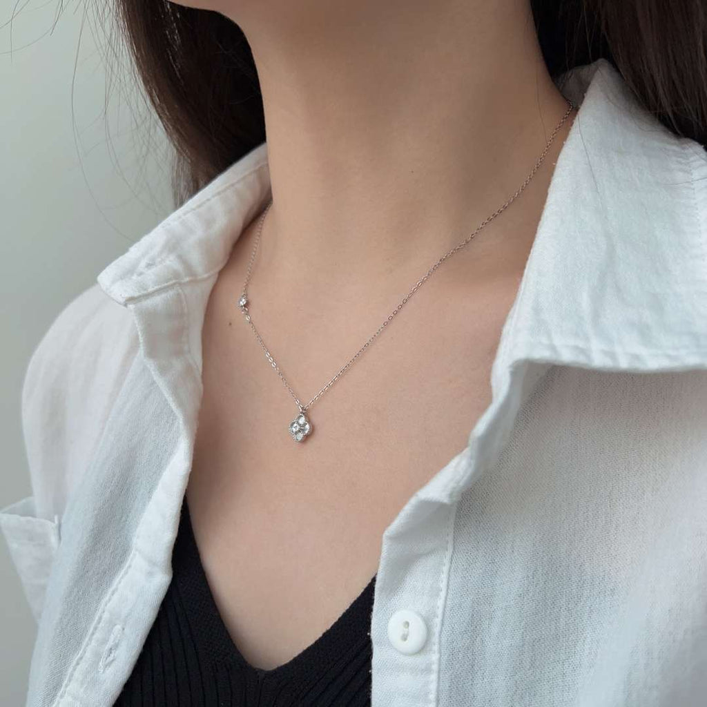 [Goodv]Delicate Flower Shape Necklace