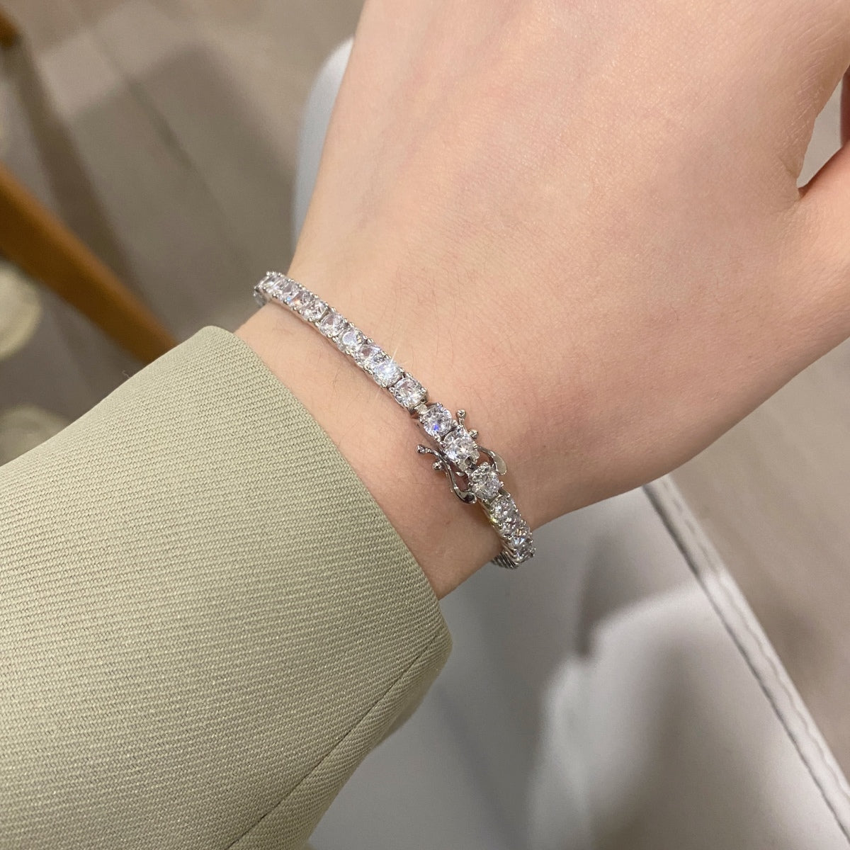 [Goodv] Bracelet de tennis luxueux à coupe ronde ornée