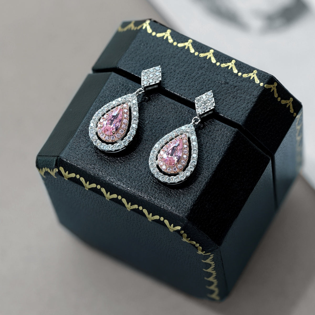 [Goodv]Ornate Delicate Water Drop Shape Banquet Earrings