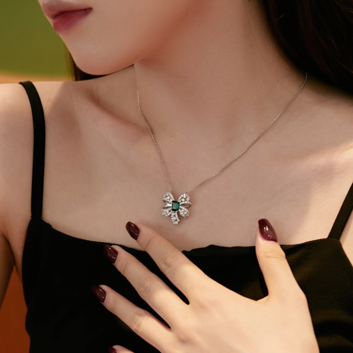 [Goodv]Luxurious Flower Shape Emerald Cut Necklace