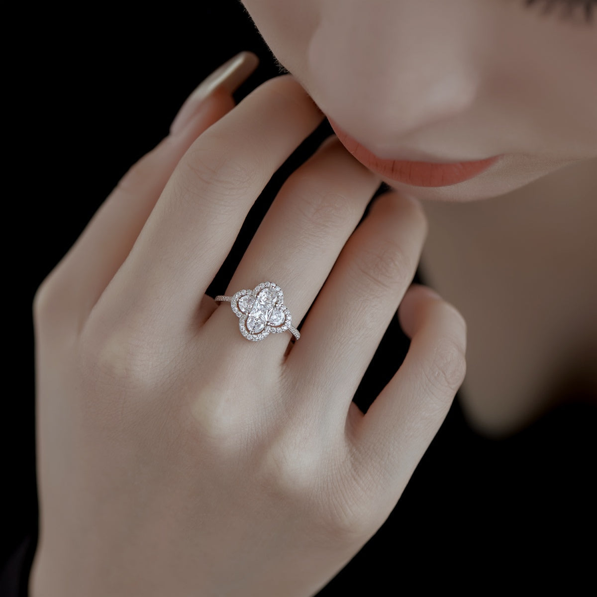 [Goodv]Luxurious Eternity Flower Shape Banquet Ring