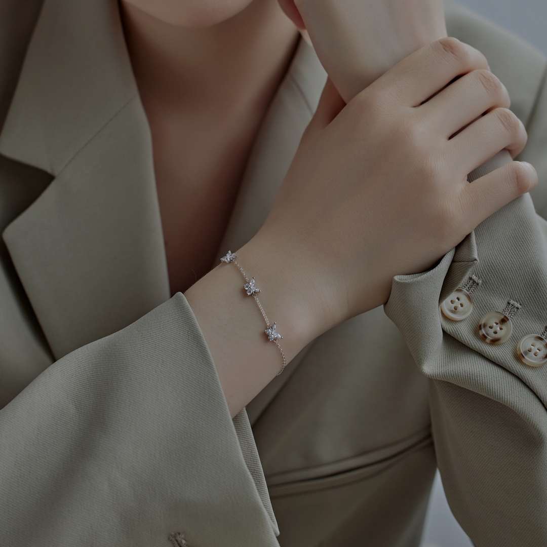 [Goodv]Collier en forme de papillon rayonnant