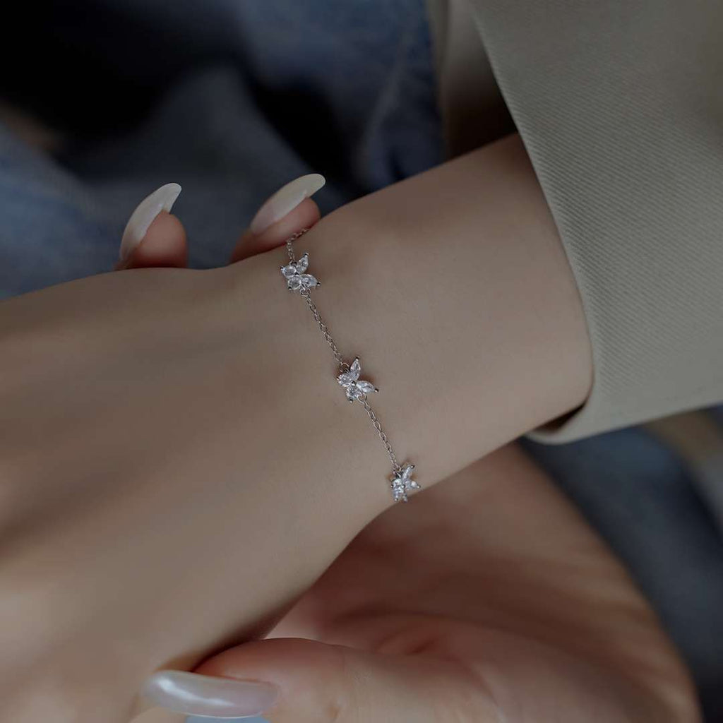 [Goodv]Collier en forme de papillon rayonnant