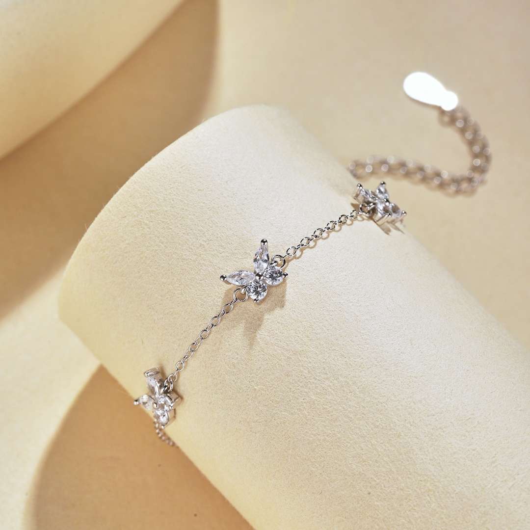 [Goodv]Collier en forme de papillon rayonnant
