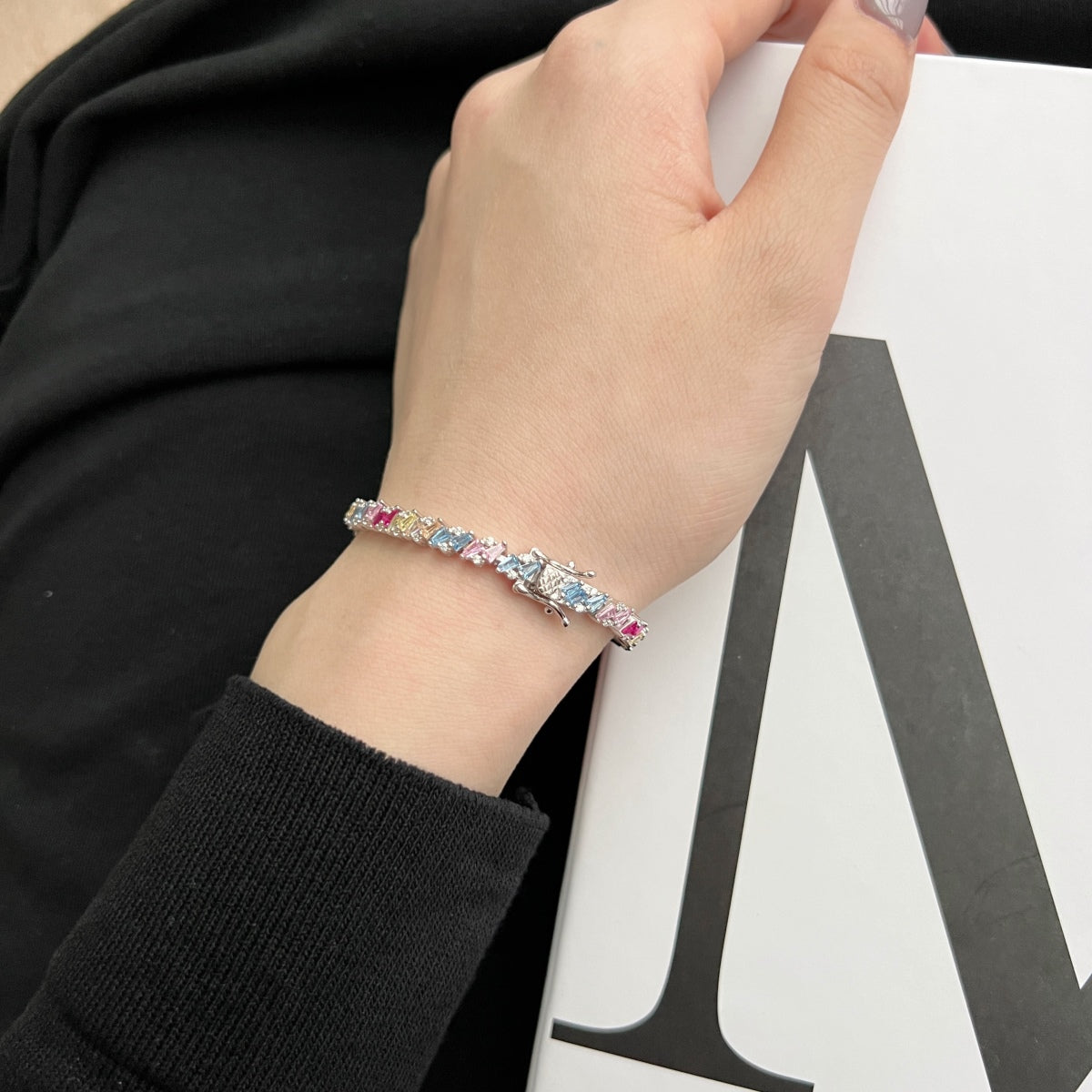 [Goodv]Ornate Sparkling Multi Cut Party Bracelet