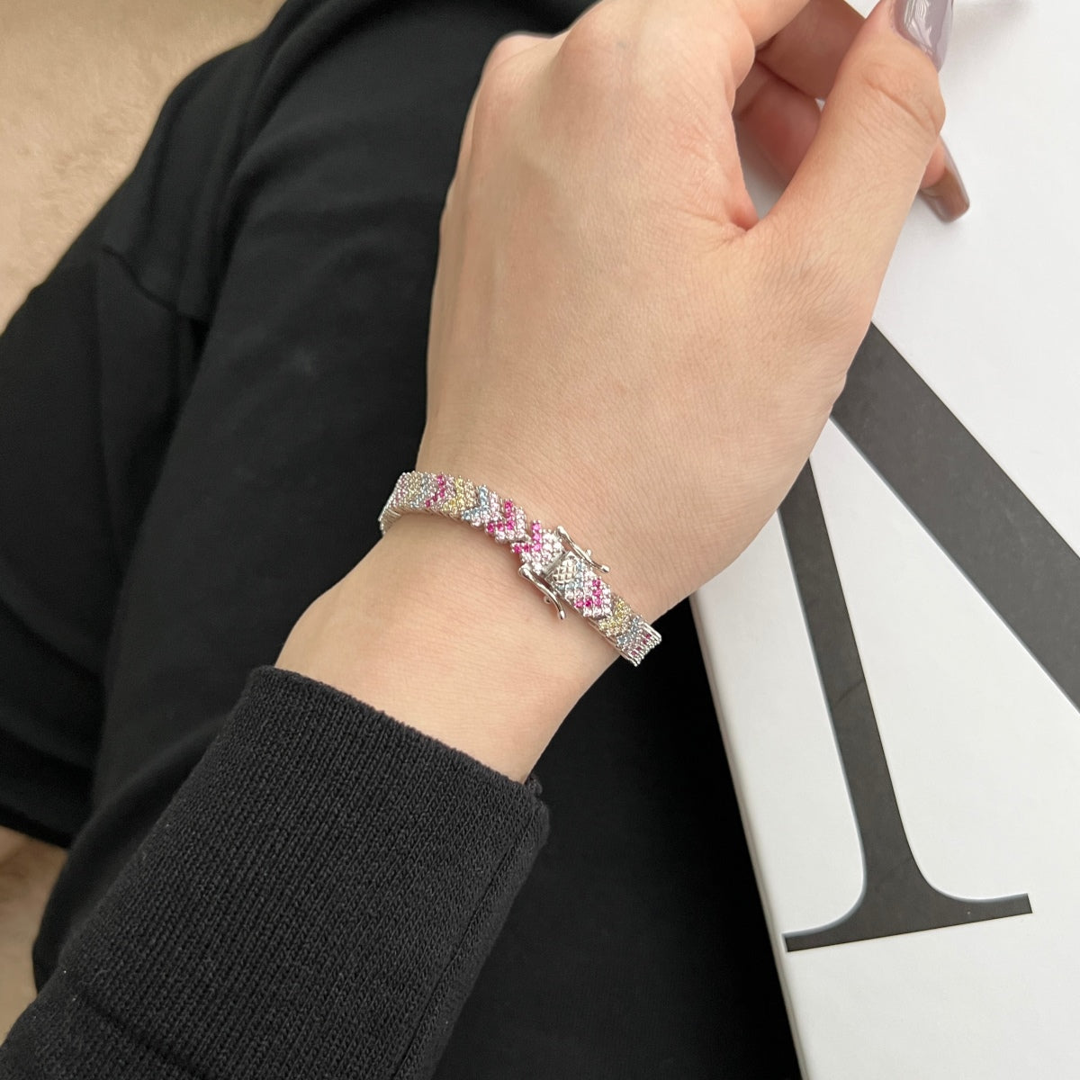 [Goodv]華やかな輝きのラウンドカットパーティーブレスレット