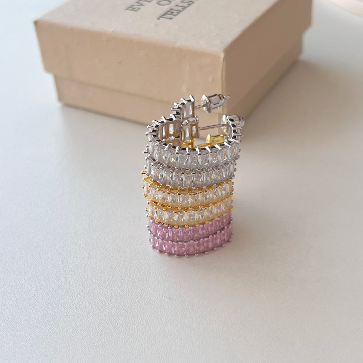 [Goodv]Radiant Heart Cutout Earrings