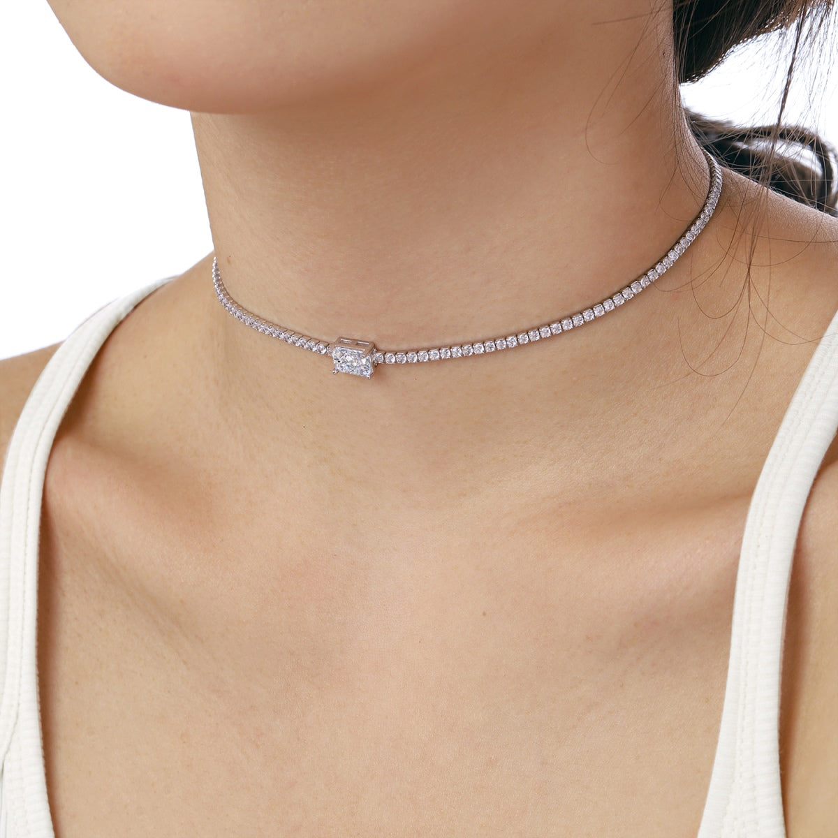 [Goodv]2.0 carat Ornate Emerald Cut Necklace