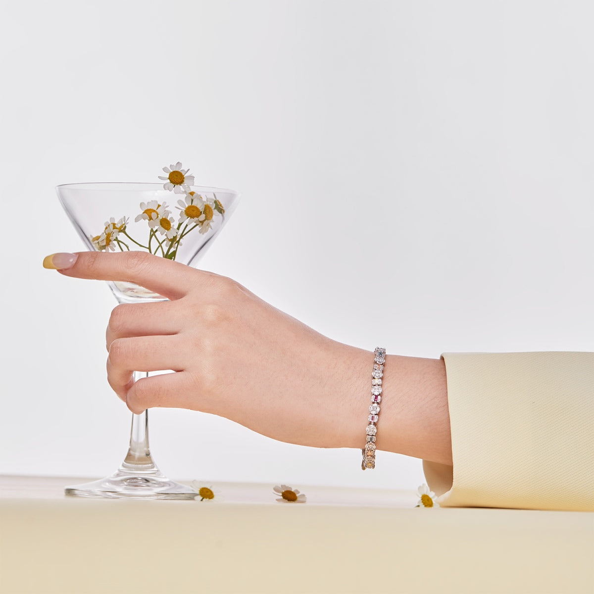 [Goodv]Dazzling Radiant Multi Cut Daily Bracelet