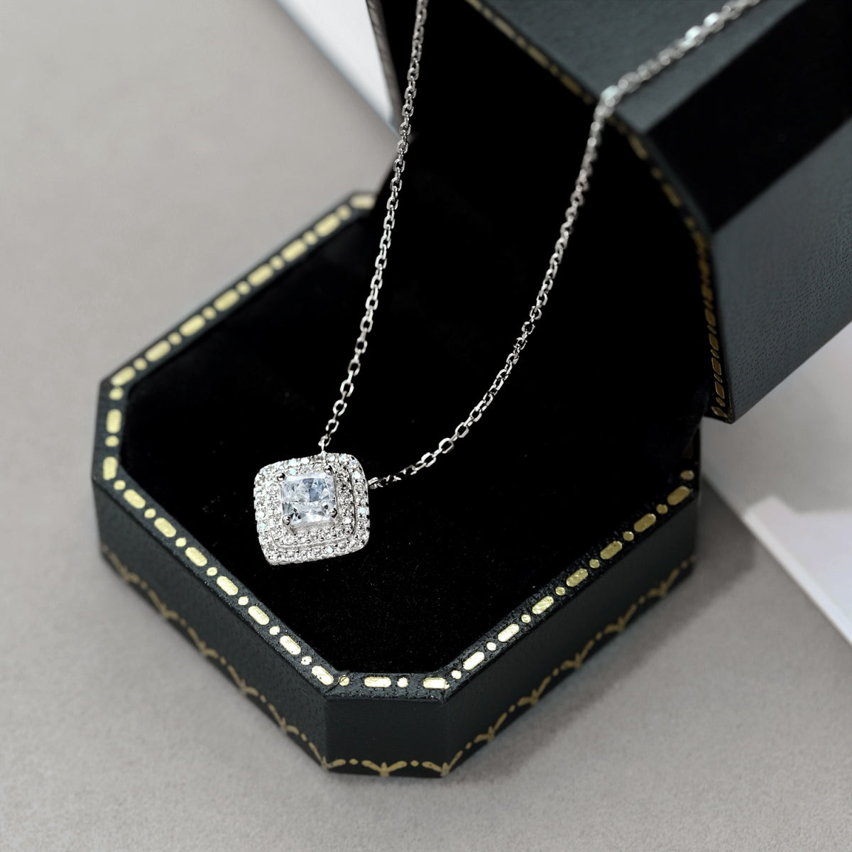 [Goodv]Sparkling Asscher Cut Necklace