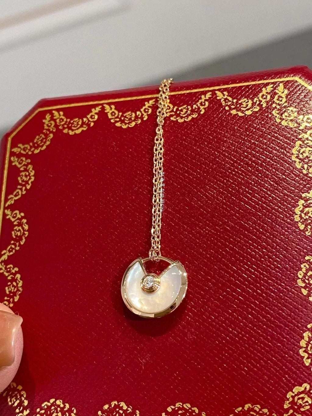 [BIJOUX]COLLIER MOP AMULETTE OR ROSE